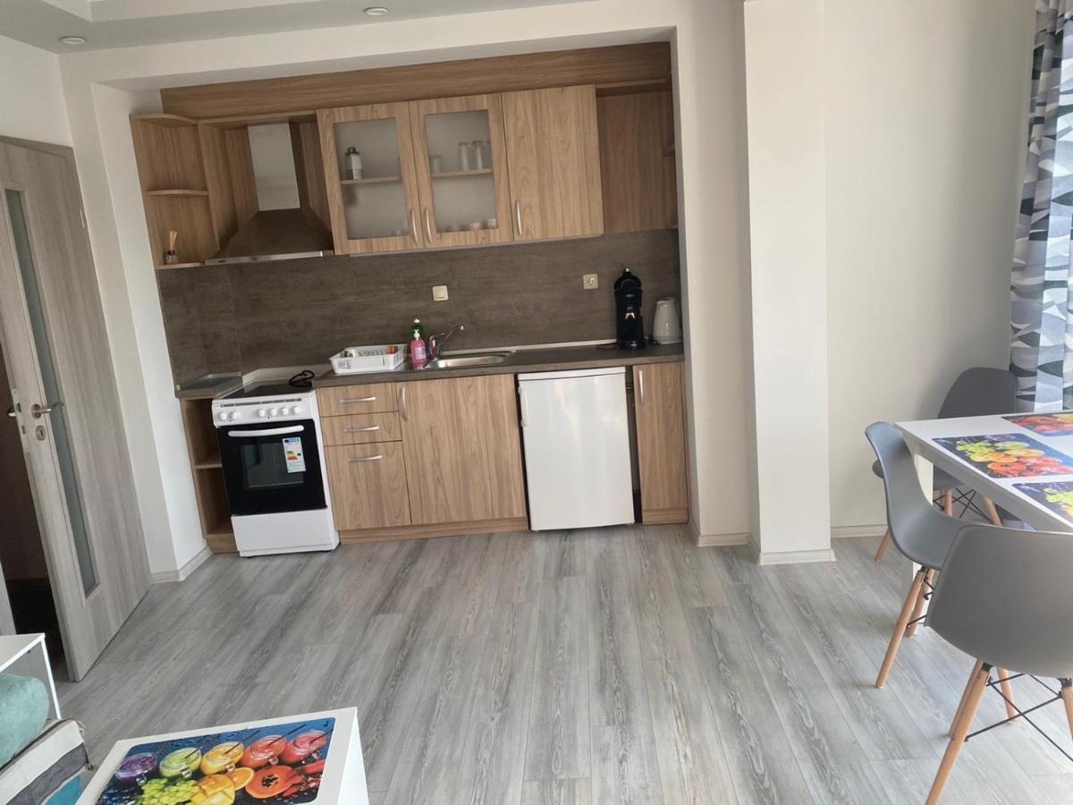 Уютен Нов Апартамент - Стара Загора С Две Спални Apartment Bagian luar foto